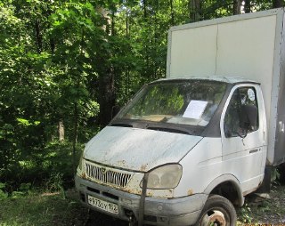 Владельца «Газели» просят убрать автомобиль до 10 августа