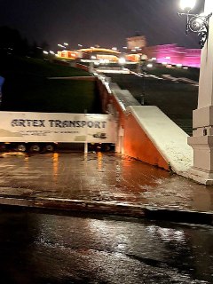 Грузовик застрял в тоннеле под Чкаловской лестницей из-за ошибки водителя