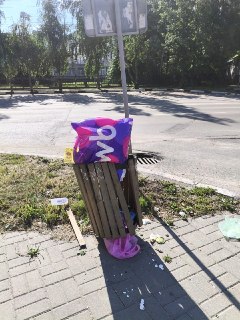 Долгий мусор на площади Мира вызывает неудобства у гостей города