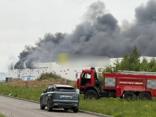 Массовая атака беспилотников в Рязани: возгорание на предприятии и призыв к осторожности