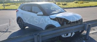 ДТП на Академика Сахарова: водитель пострадал при наезде на ограждение