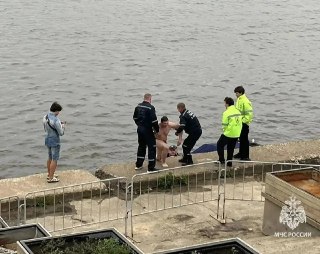 Спасатели Нижнего Новгорода предотвратили утопление двух человек ночью